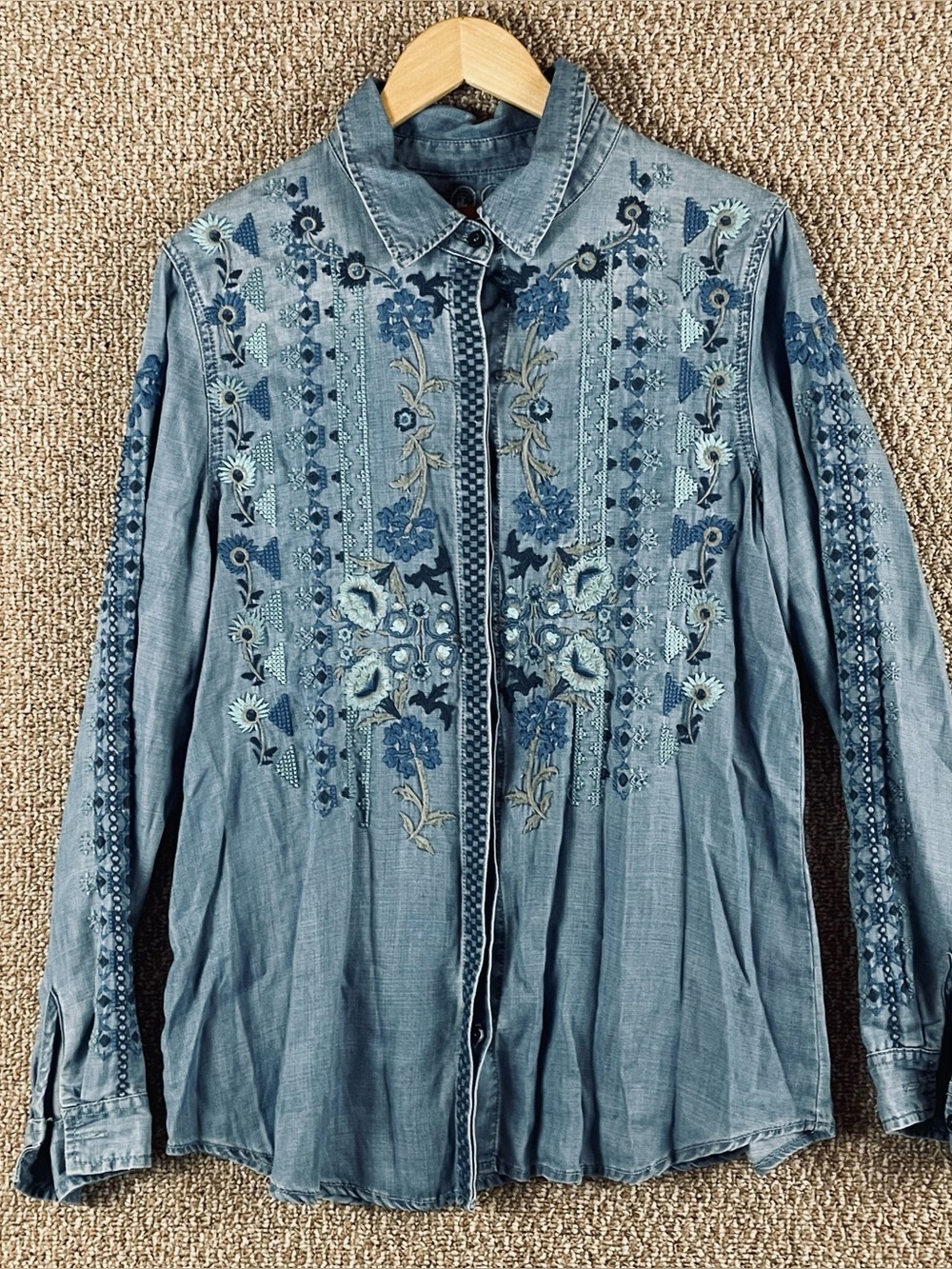 Driftwood Lana Shirt Large Floral Embroidered Chambray Boho Blue Cotton E105